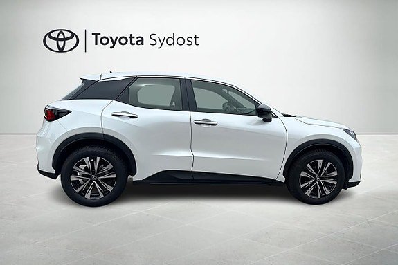 Vehicle Image 16