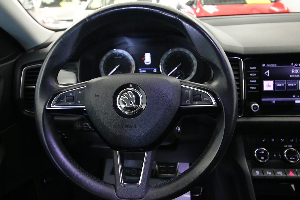 Vehicle Image 25