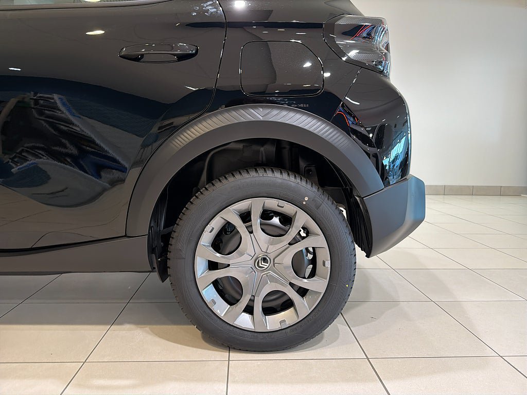 Vehicle Image 16