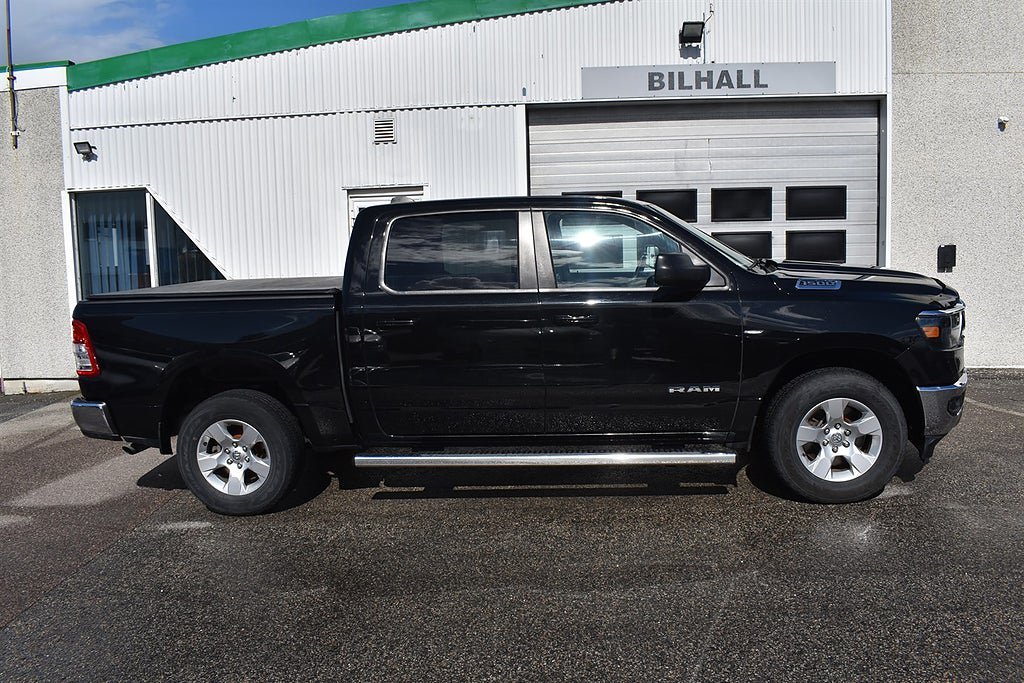 Vehicle Image 6