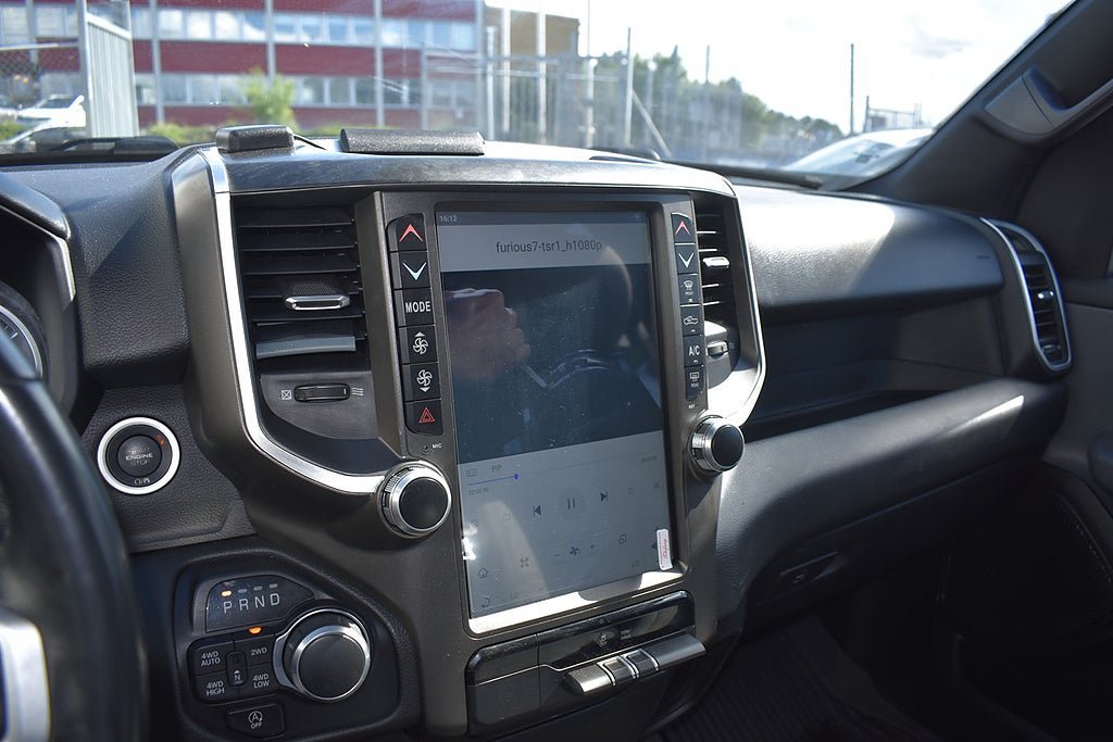 Vehicle Image 12