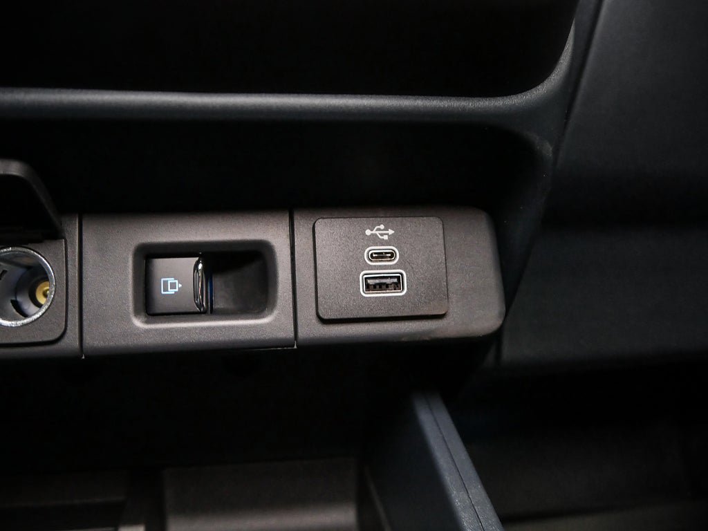 Vehicle Image 25