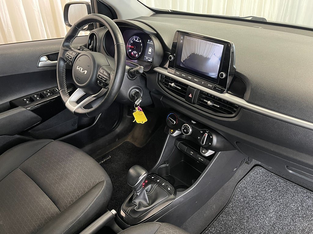 Vehicle Image 9