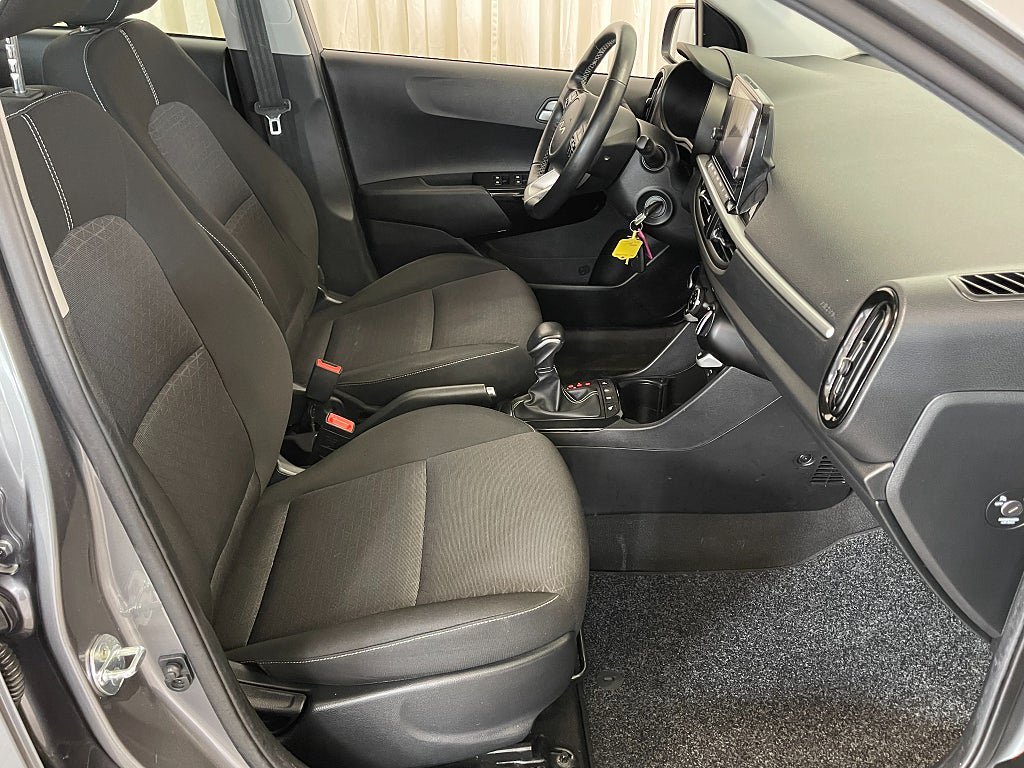 Vehicle Image 10