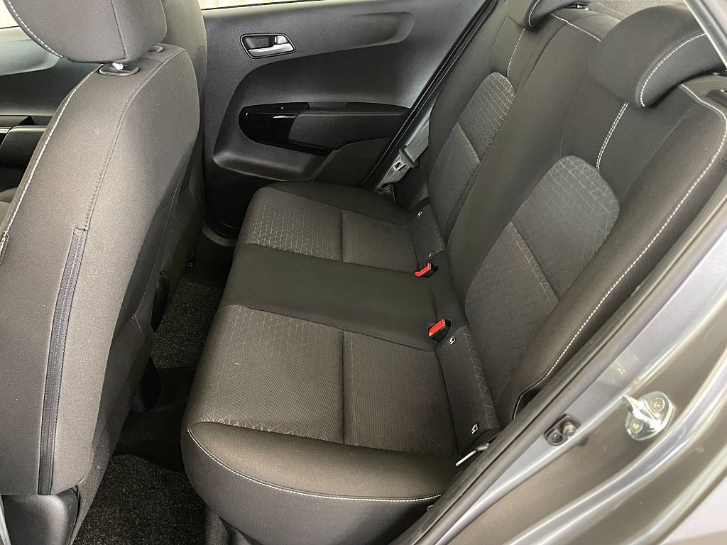 Vehicle Image 11