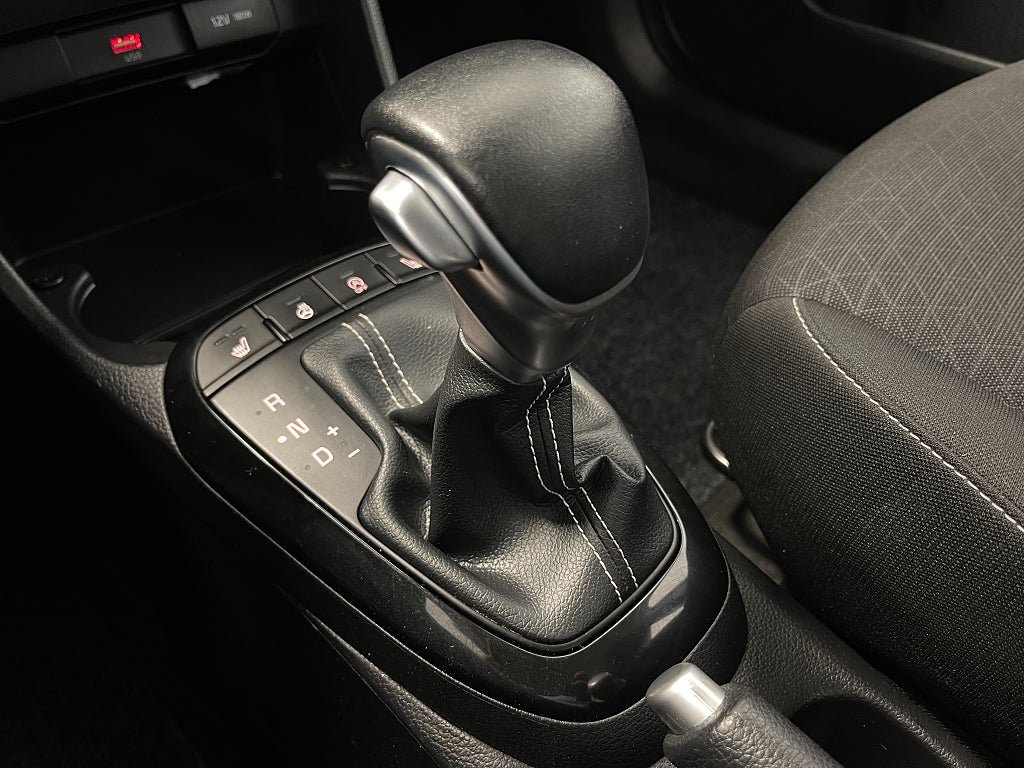 Vehicle Image 12