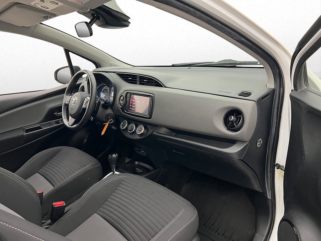 Vehicle Image 11
