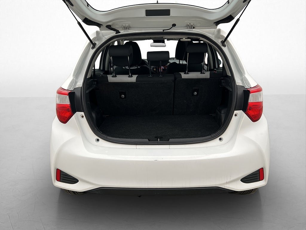 Vehicle Image 12