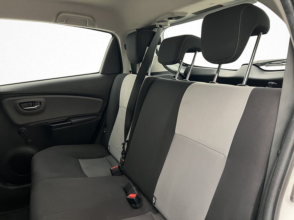 Vehicle Image 13
