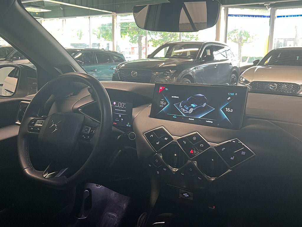 Vehicle Image 16