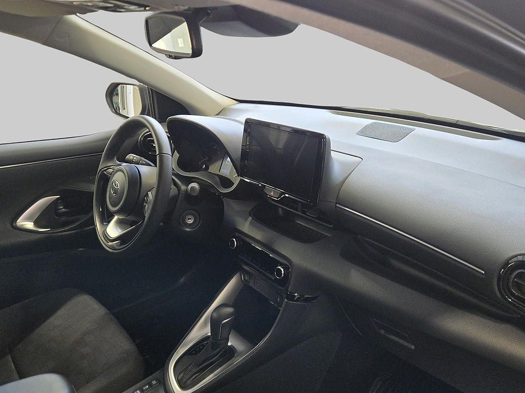 Vehicle Image 10