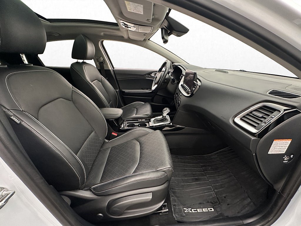Vehicle Image 22
