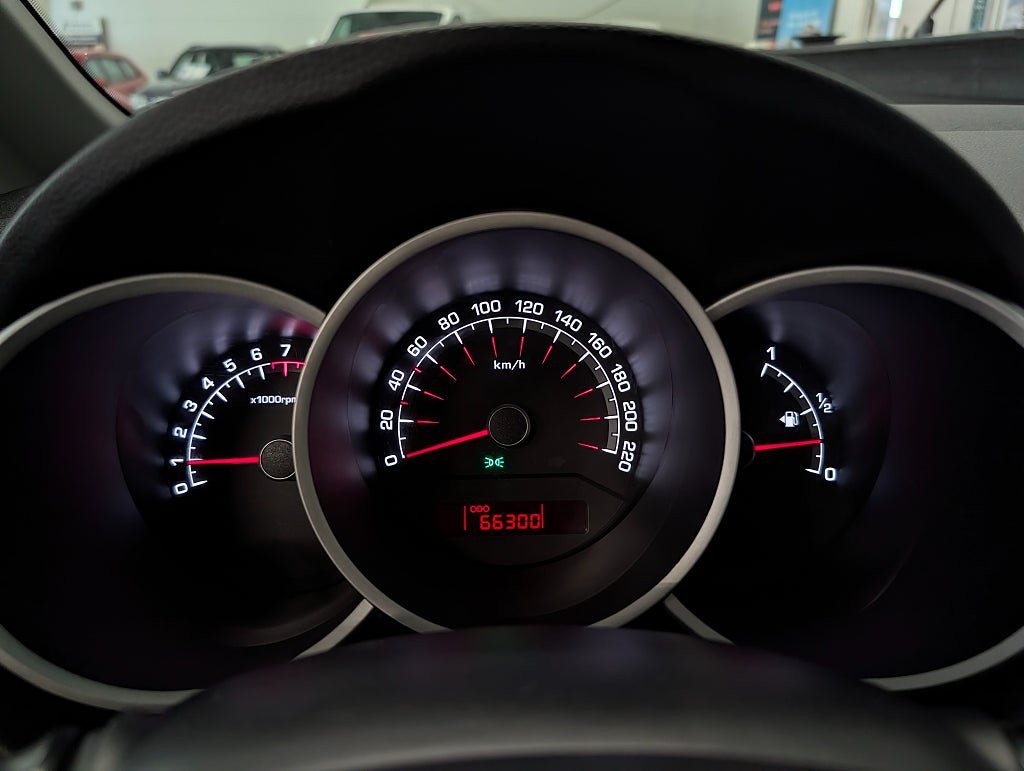 Vehicle Image 12