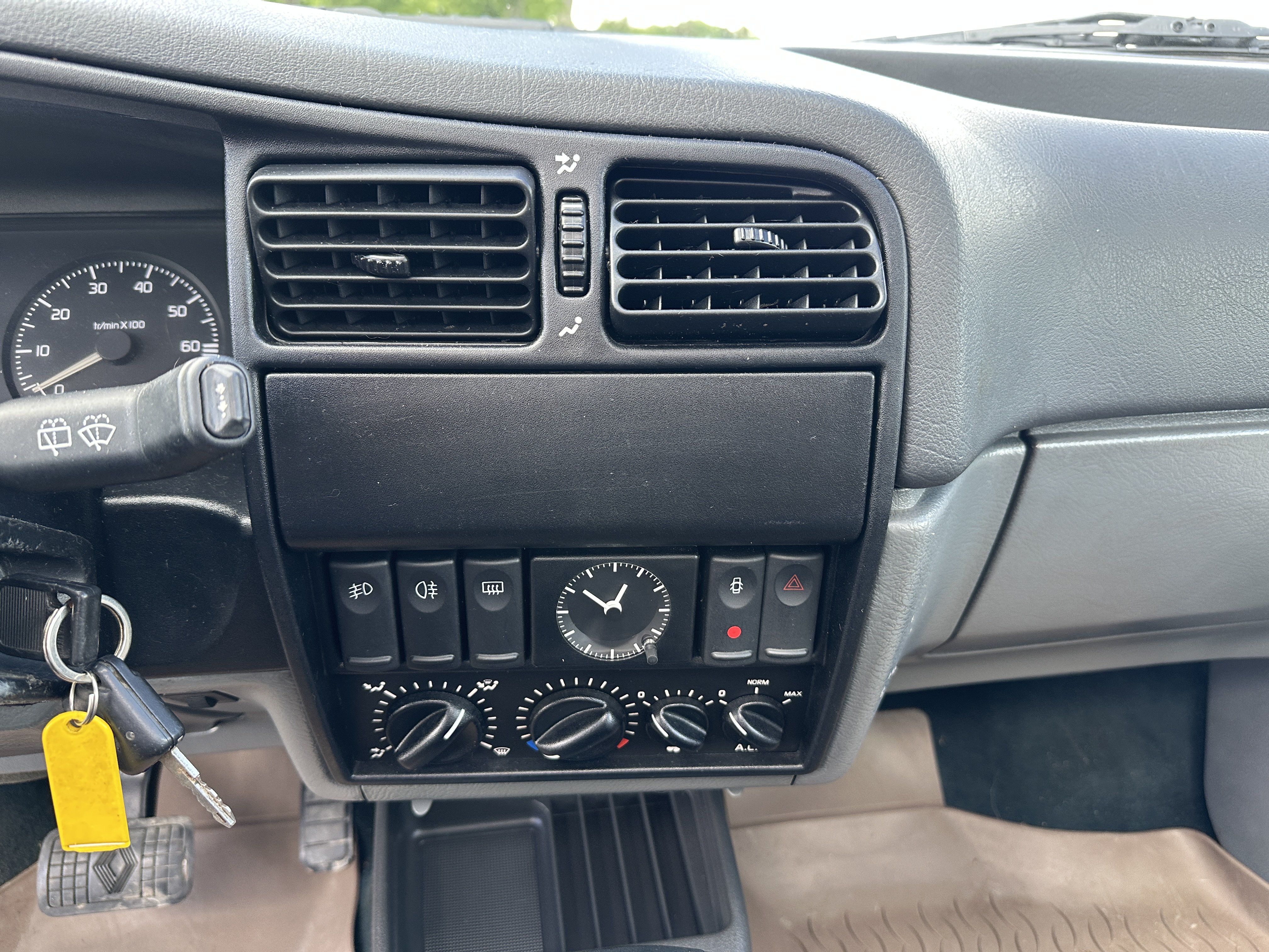 Vehicle Image 42