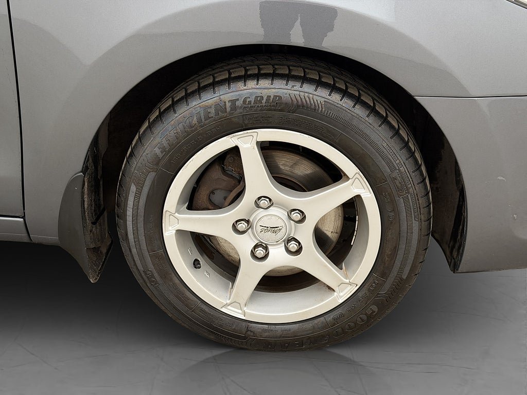 Vehicle Image 25