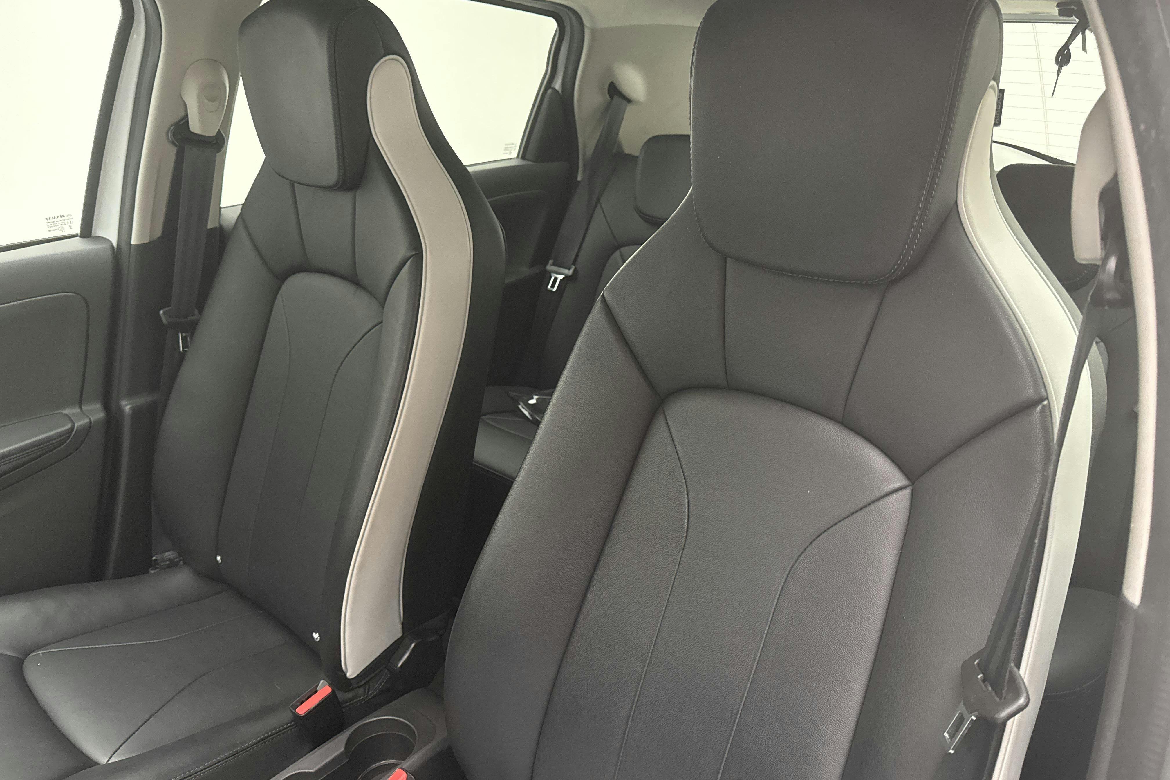 Vehicle Image 15