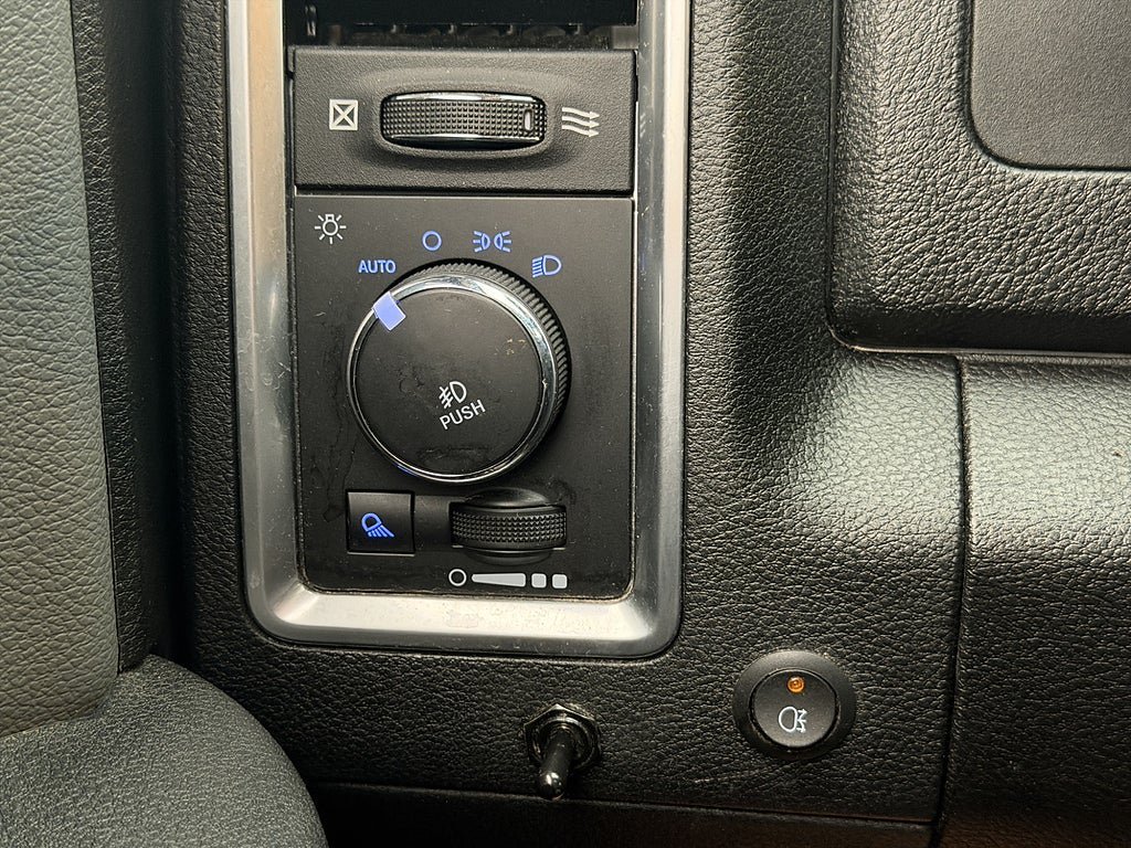 Vehicle Image 12