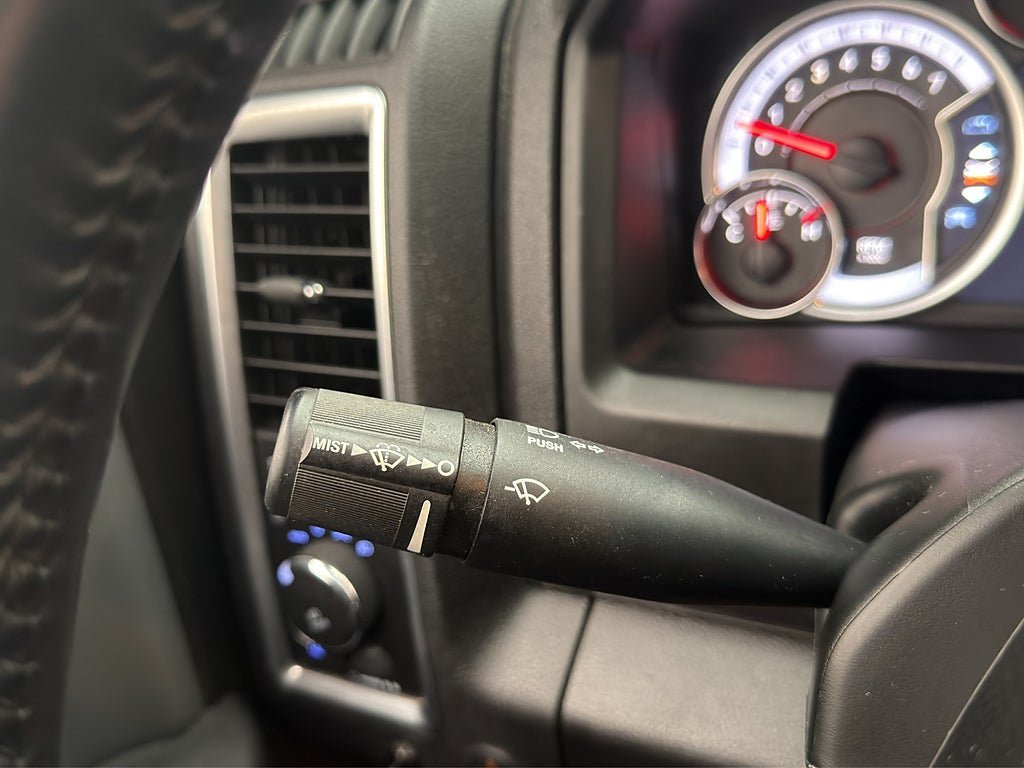 Vehicle Image 32