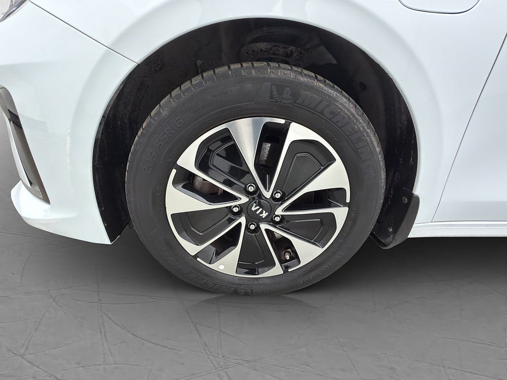Vehicle Image 25