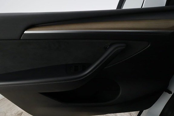 Vehicle Image 27