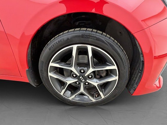 Vehicle Image 32