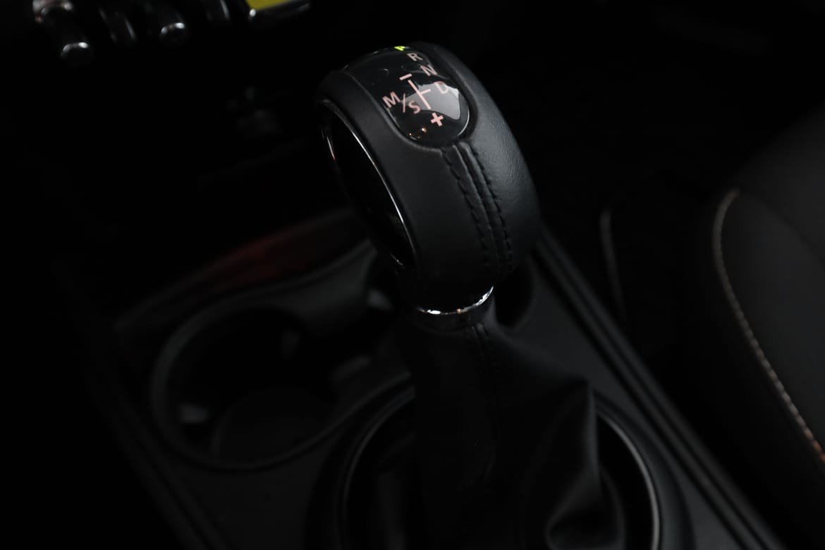 Vehicle Image 25
