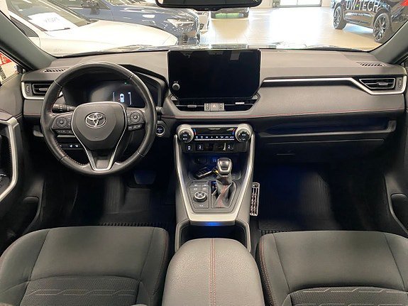 Vehicle Image 12