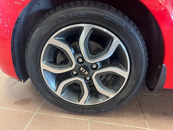 Vehicle Image 12