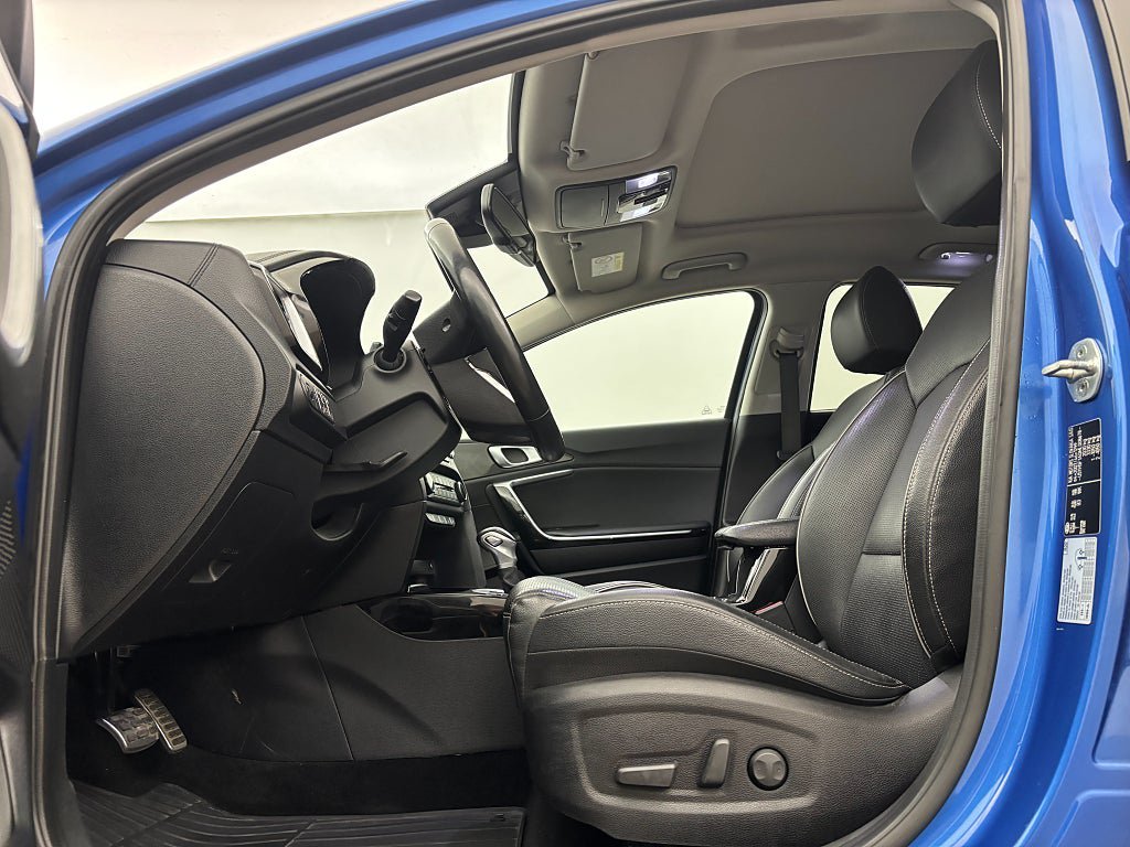 Vehicle Image 13