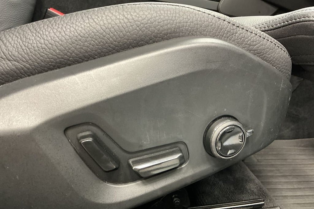 Vehicle Image 24