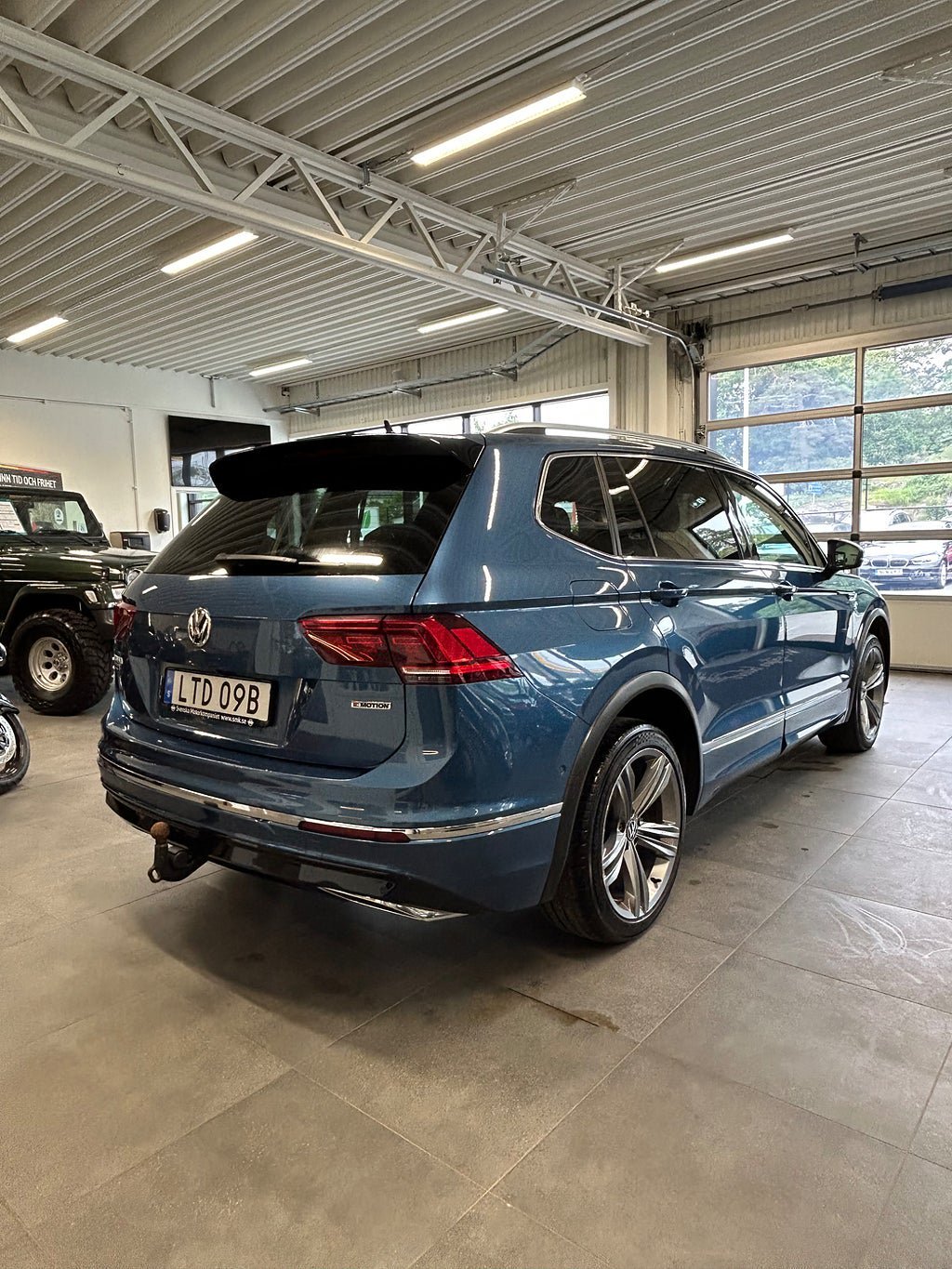 Vehicle Image 6