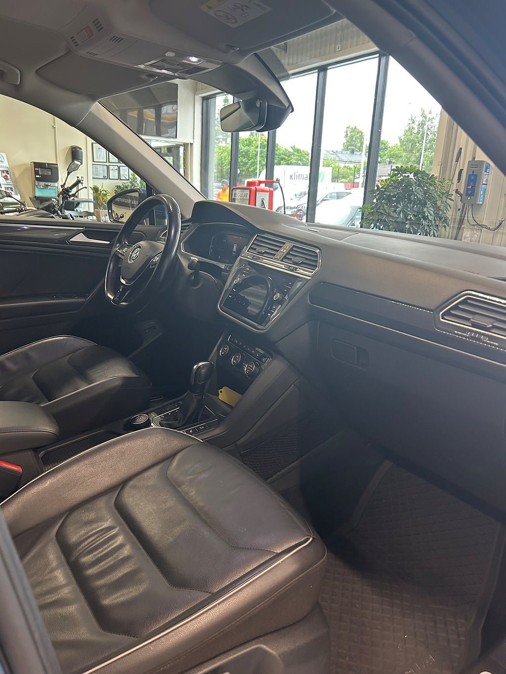 Vehicle Image 16
