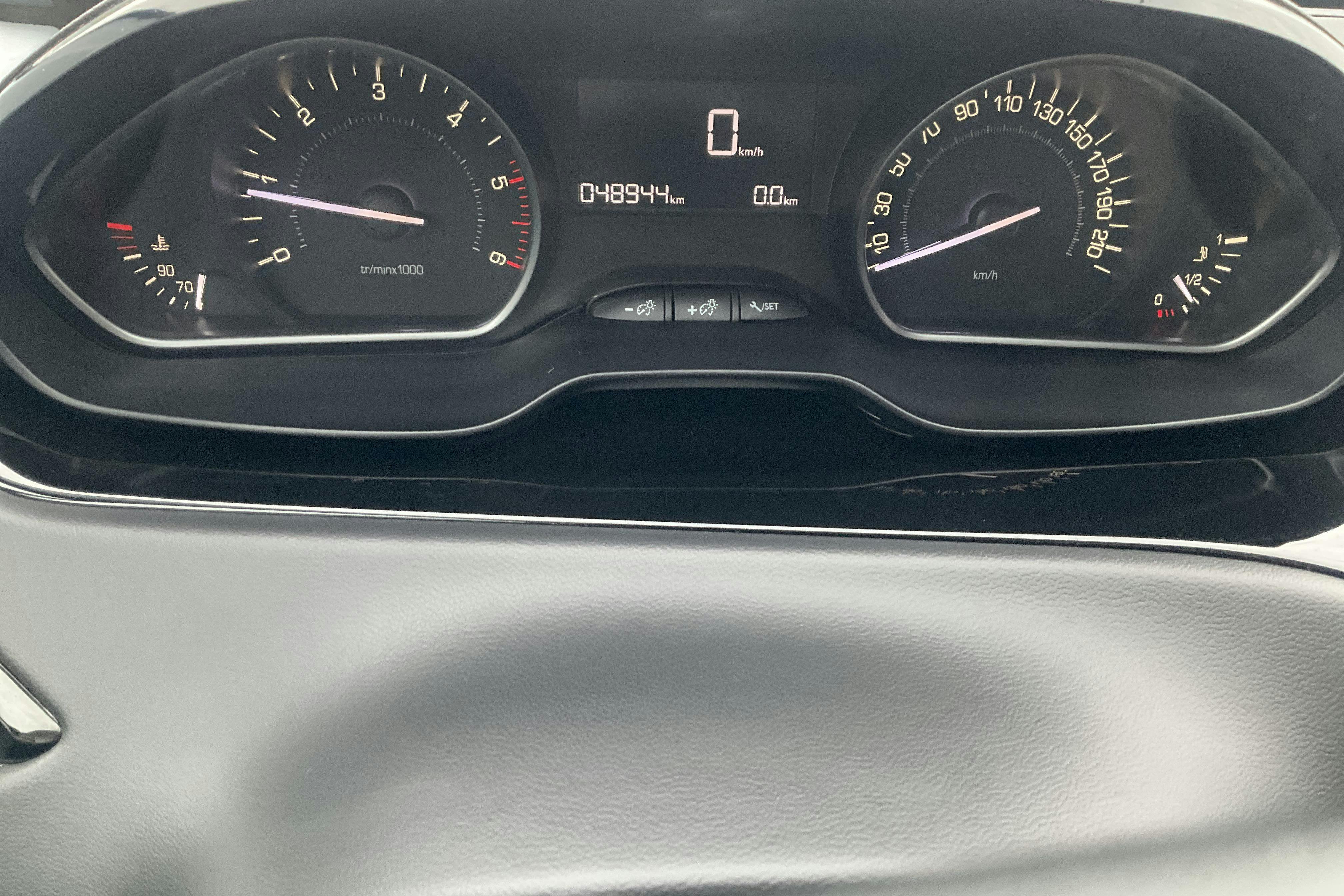 Vehicle Image 10
