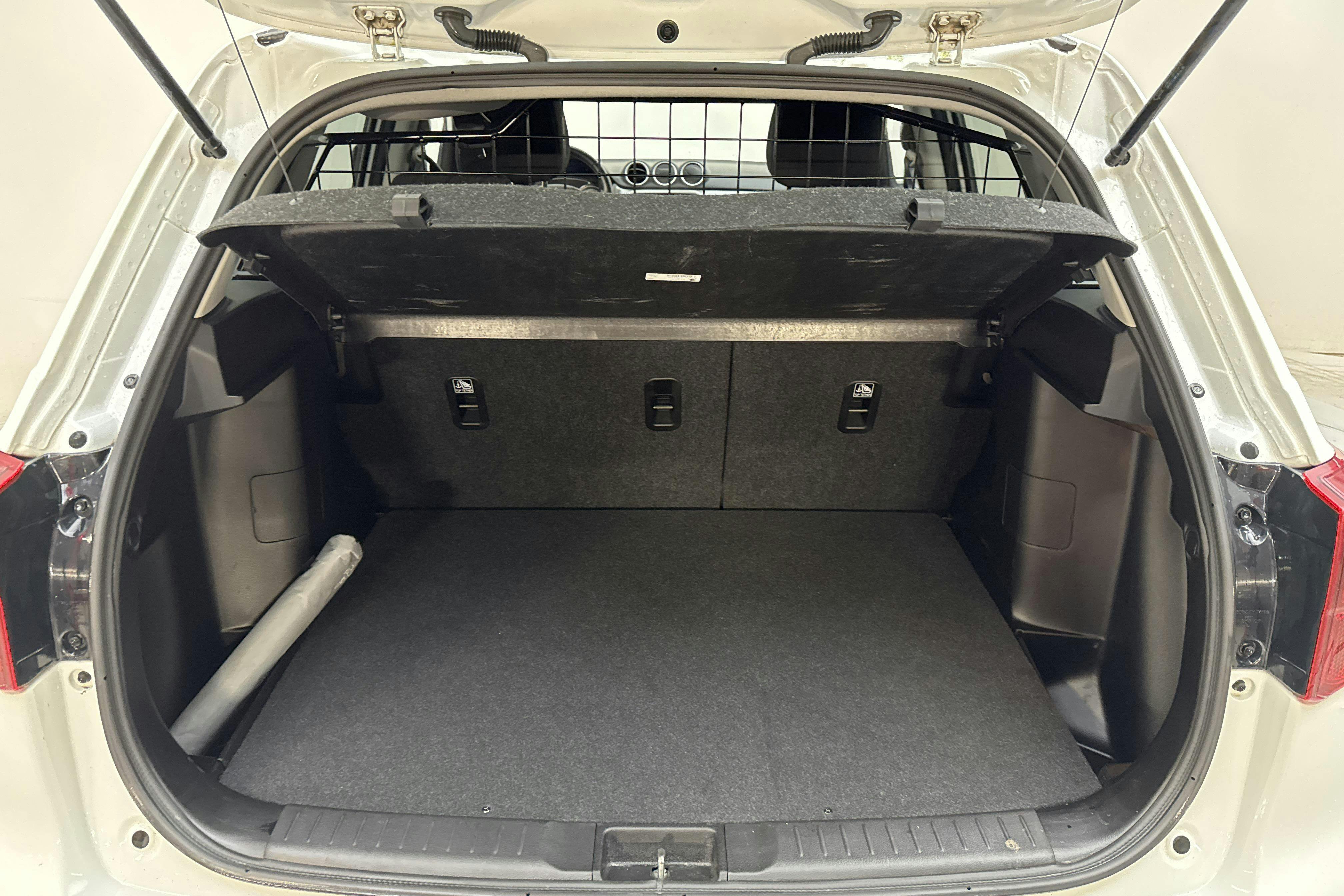 Vehicle Image 9