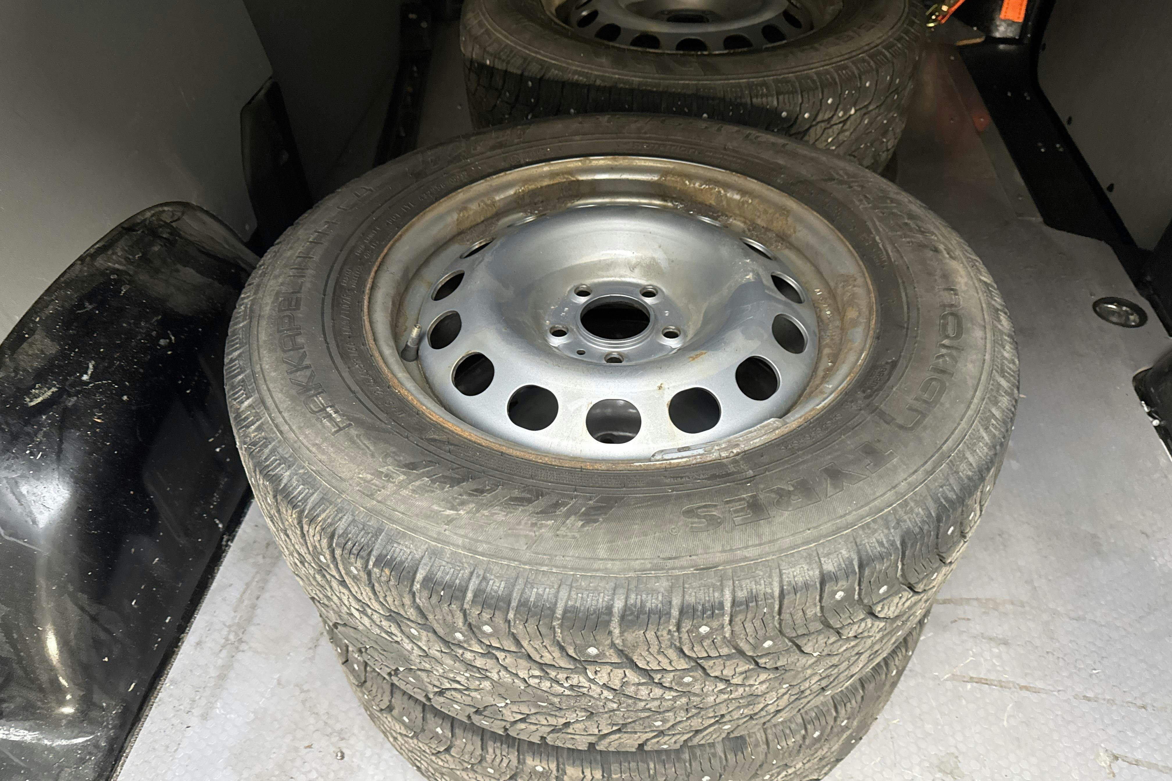Vehicle Image 11