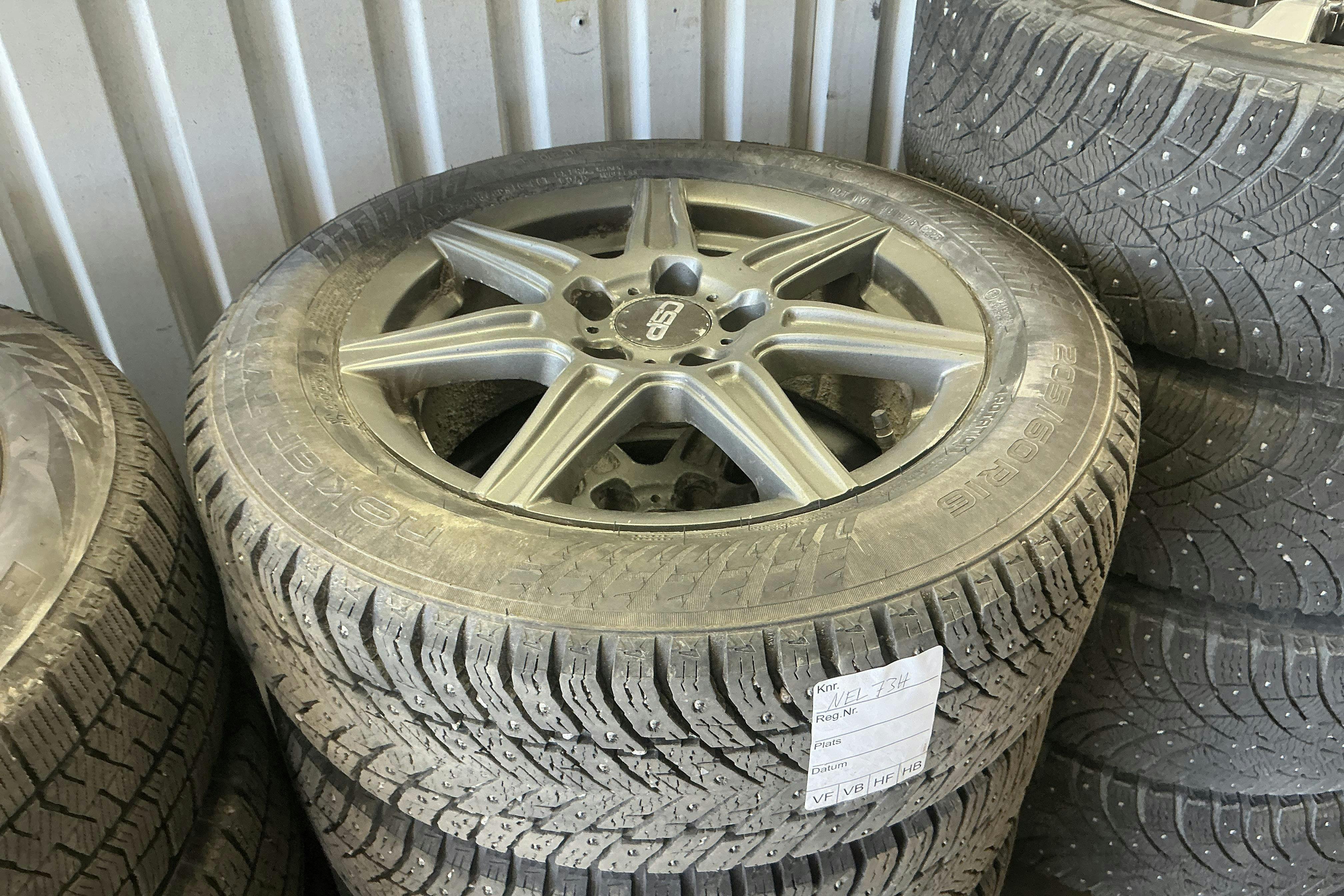 Vehicle Image 12