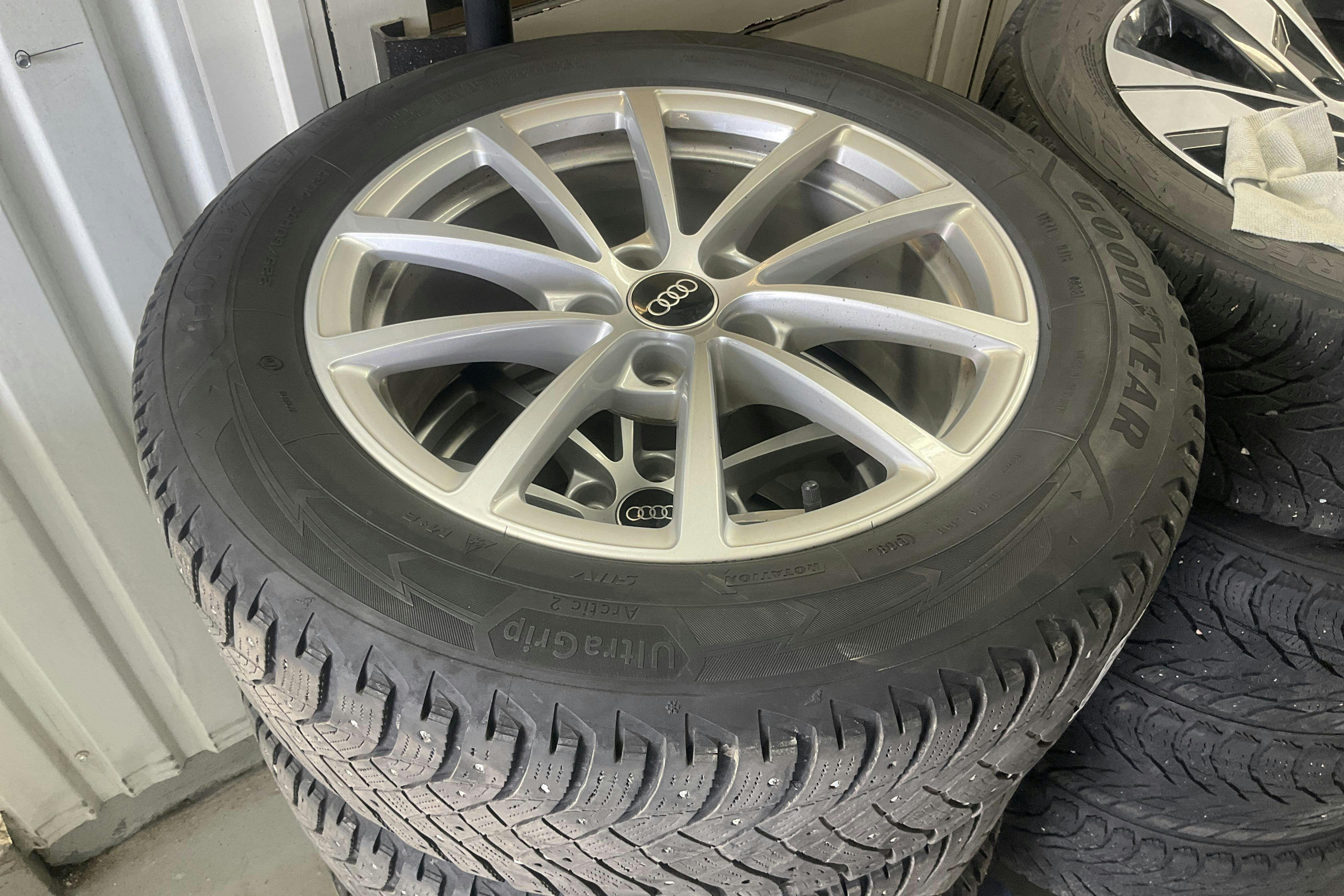Vehicle Image 15