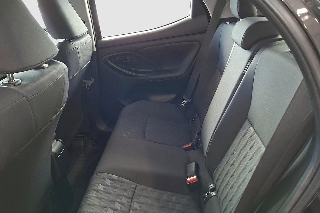 Vehicle Image 9