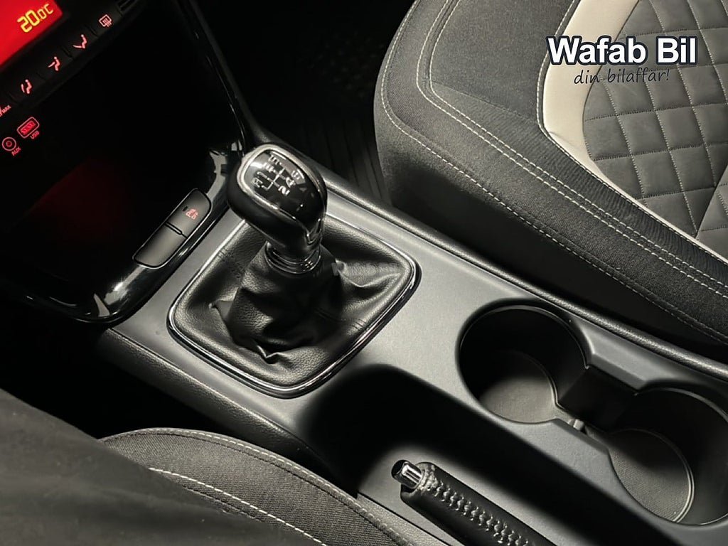 Vehicle Image 12