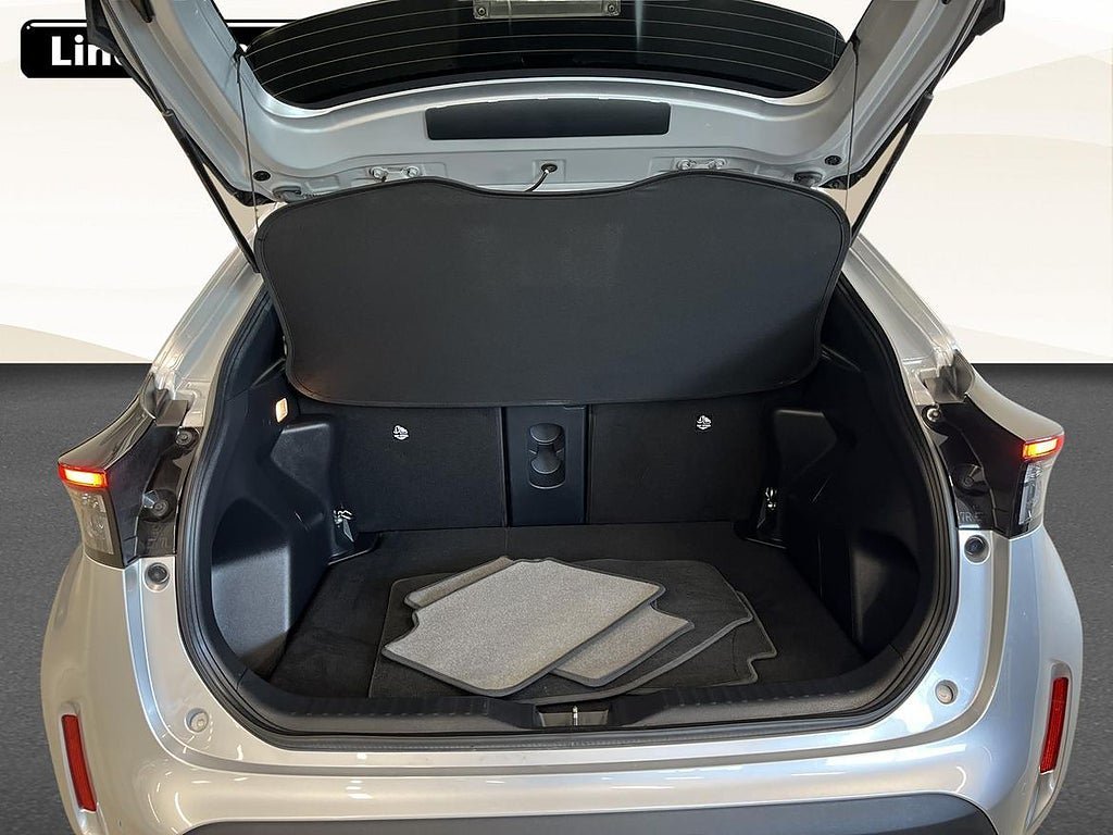 Vehicle Image 12