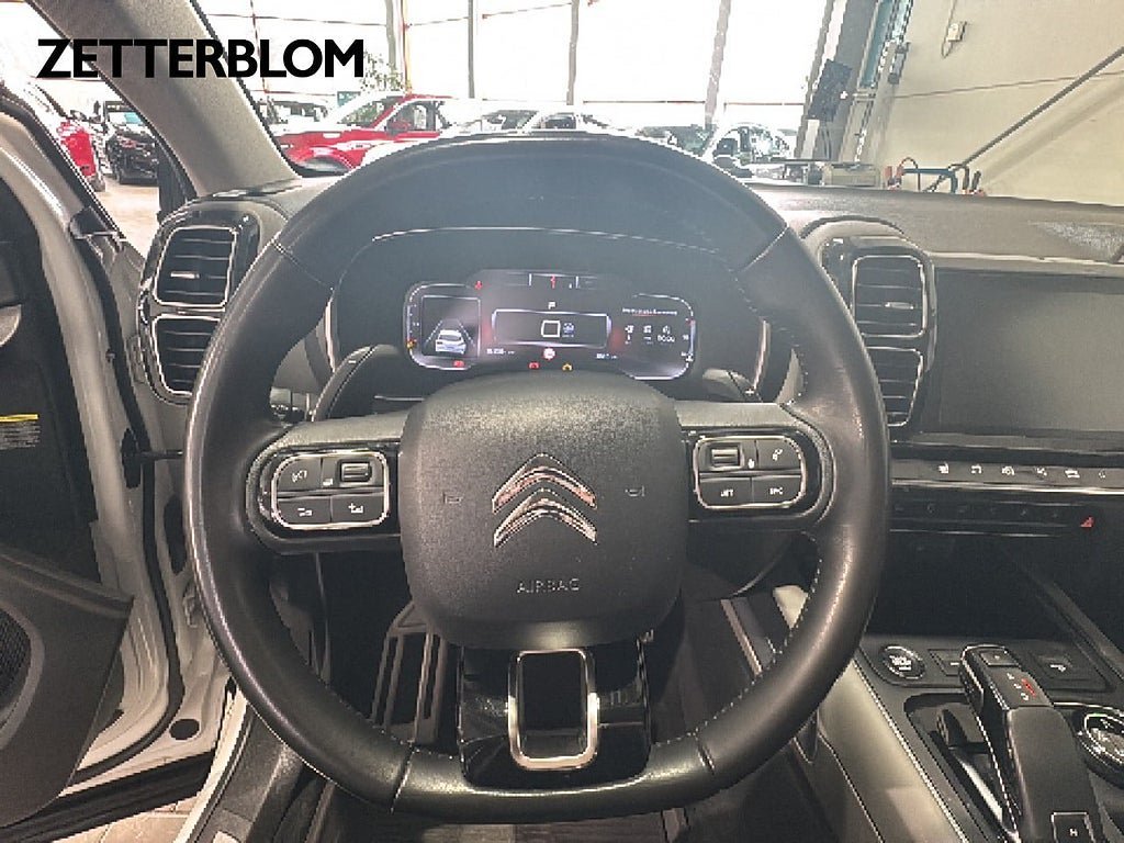 Vehicle Image 12