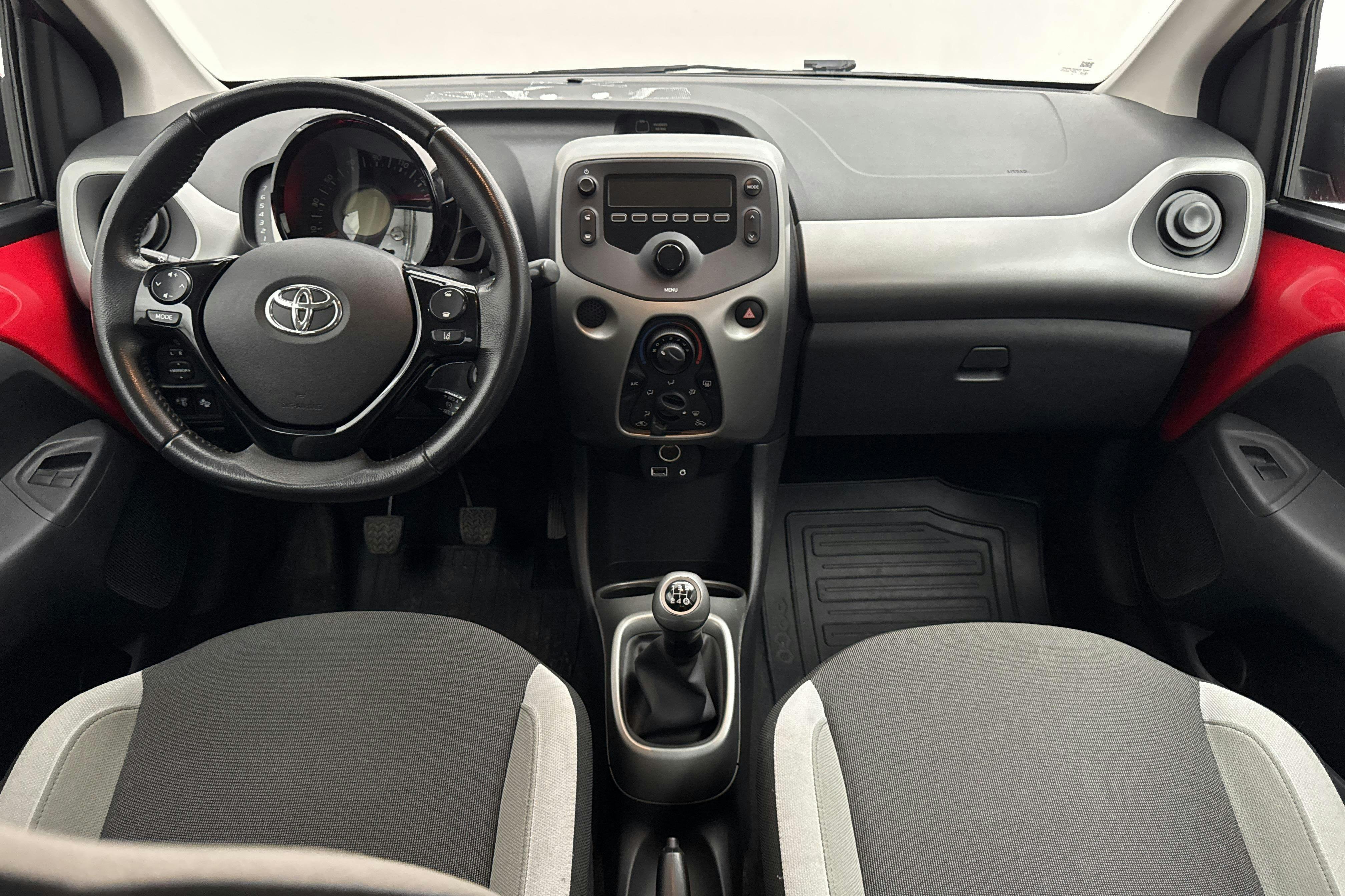 Vehicle Image 6