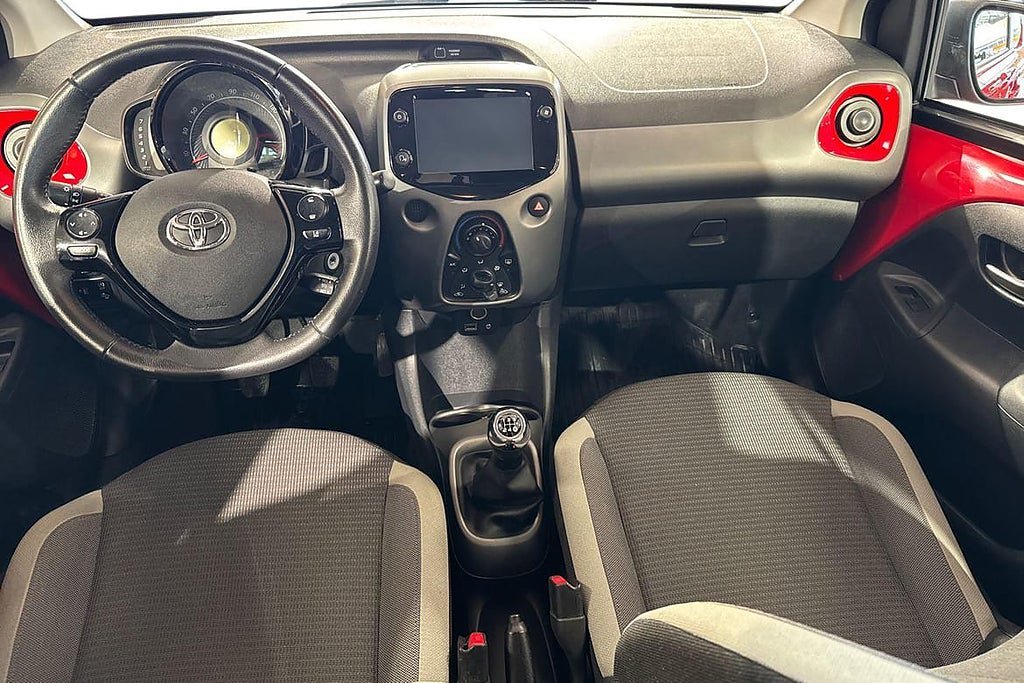 Vehicle Image 10
