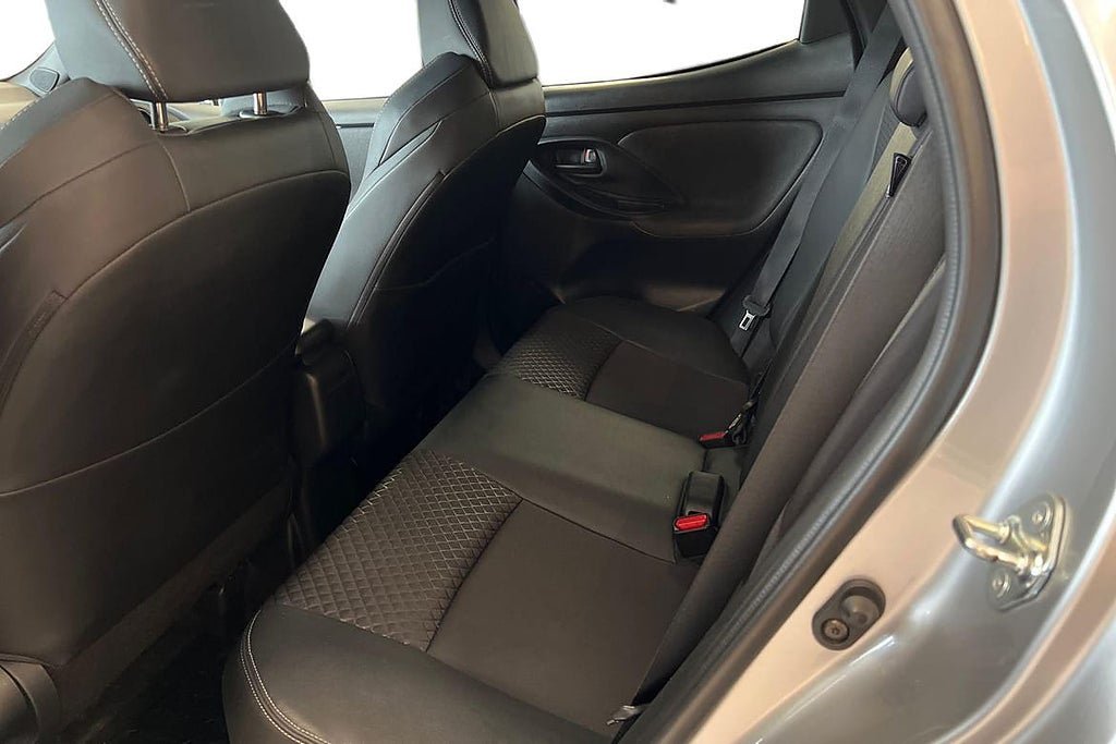 Vehicle Image 13