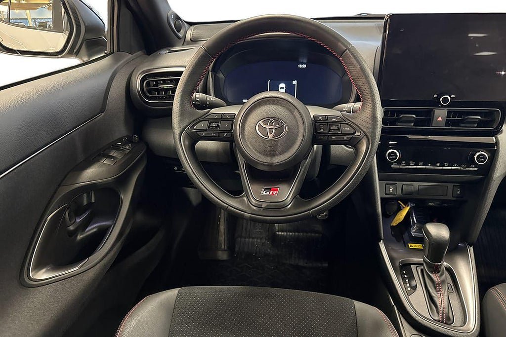 Vehicle Image 12