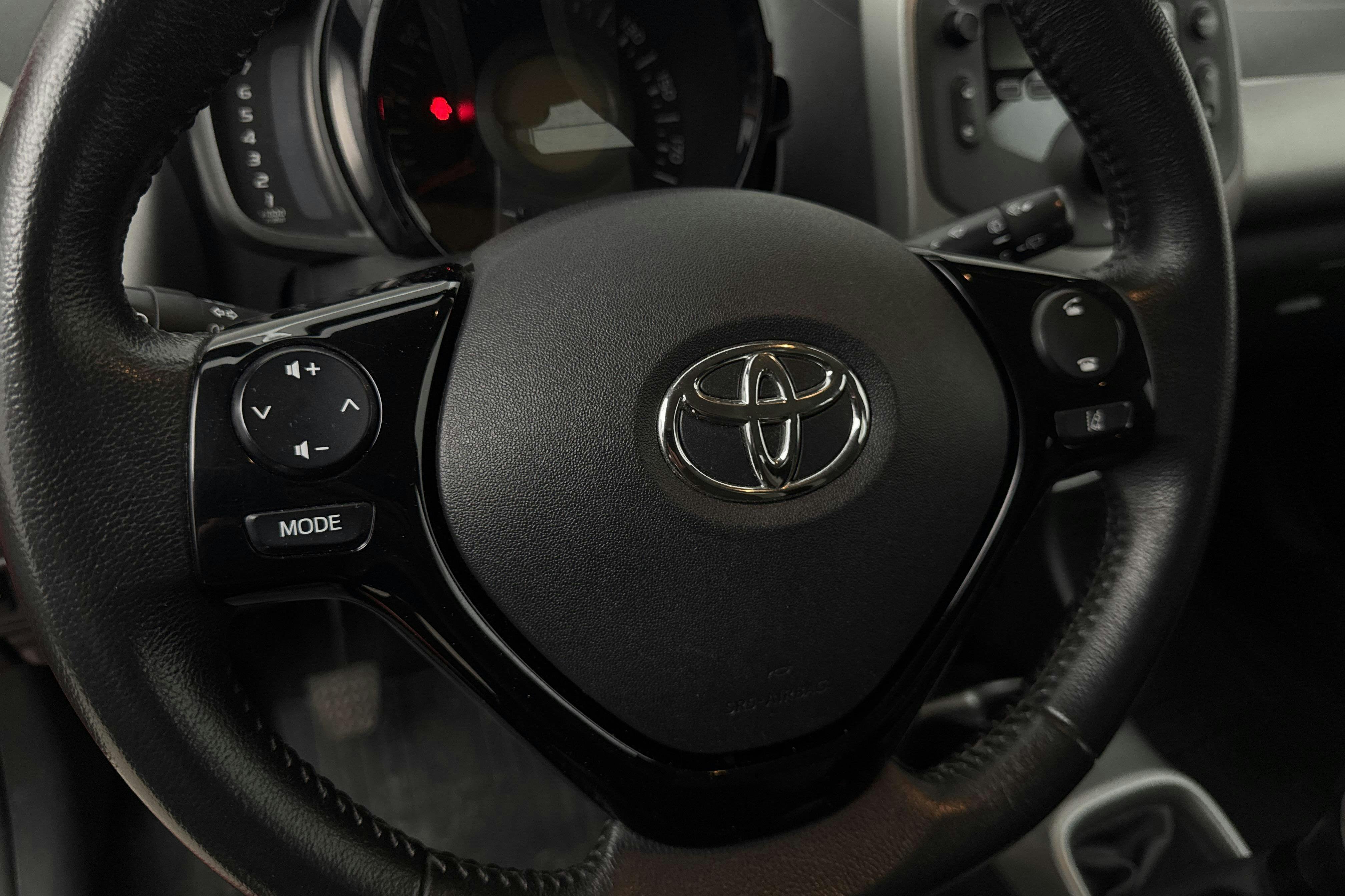 Vehicle Image 12