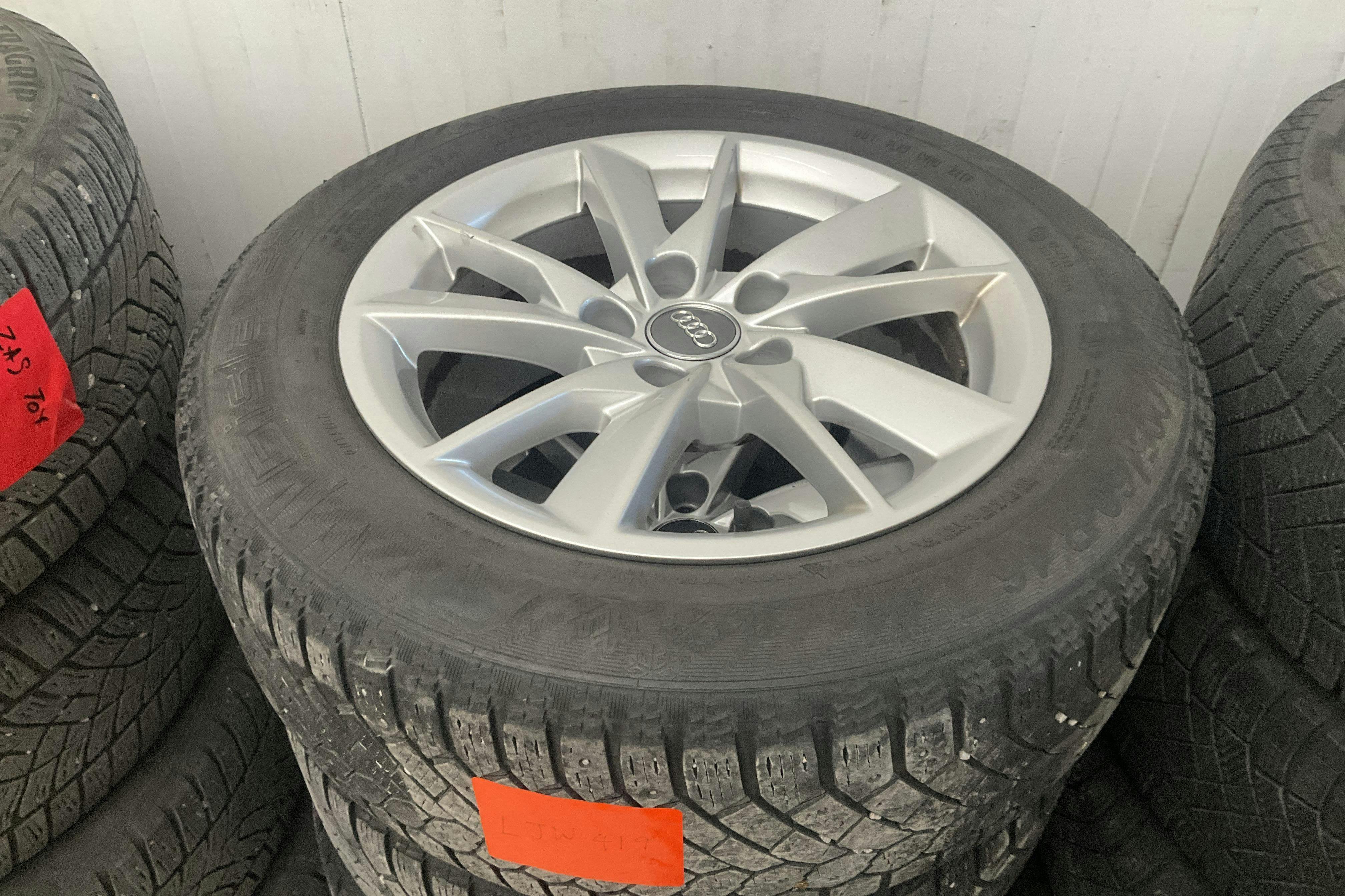 Vehicle Image 13