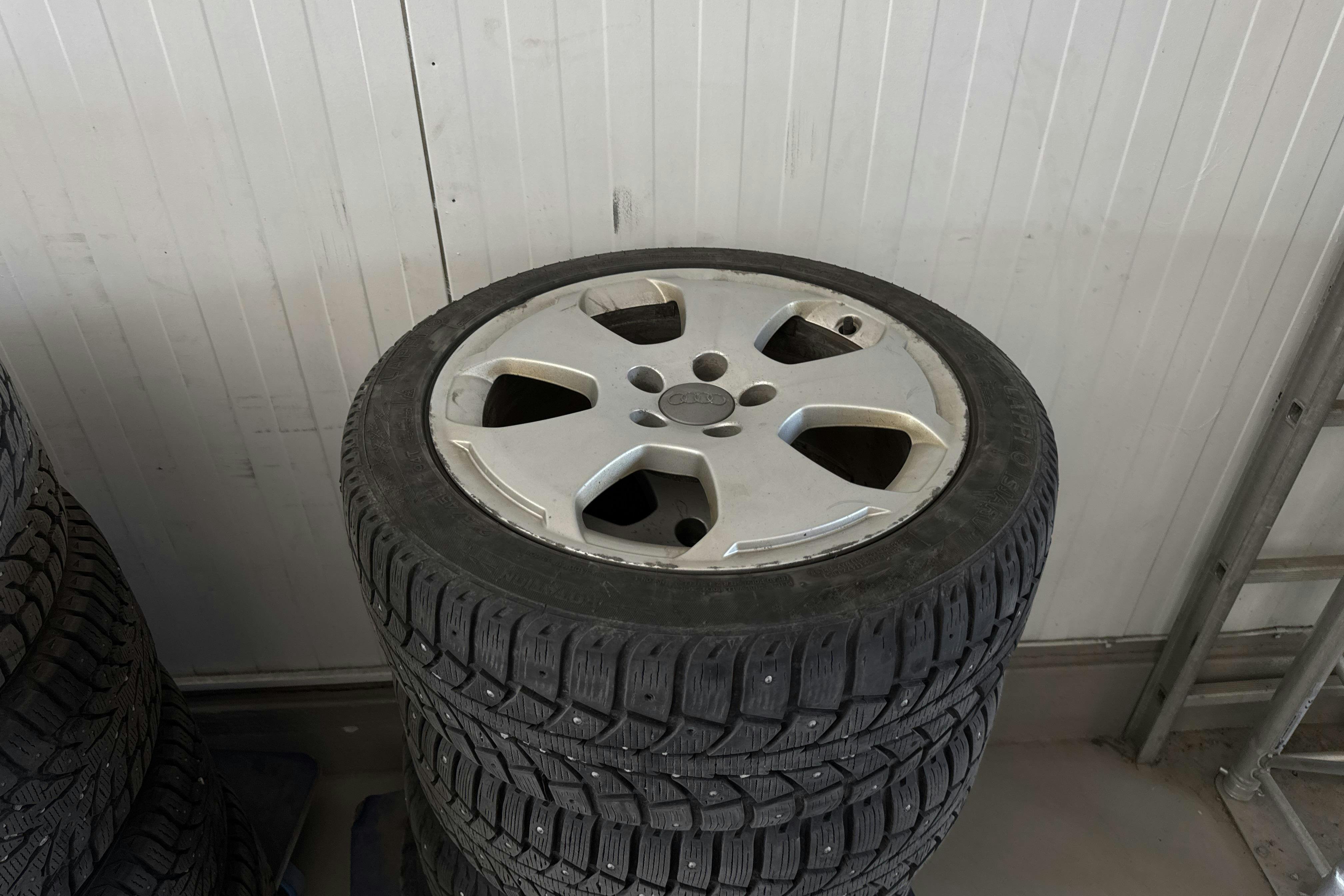 Vehicle Image 16