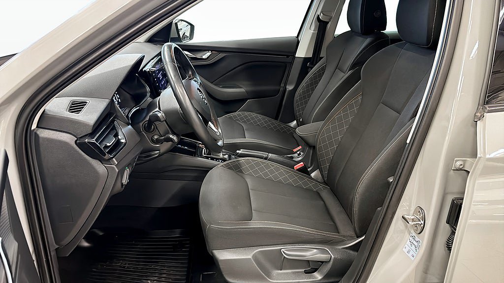 Vehicle Image 8