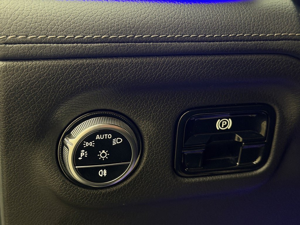 Vehicle Image 35